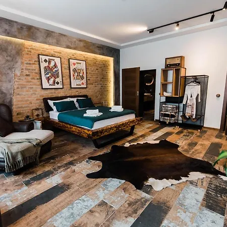 Square 19-boutique 3*