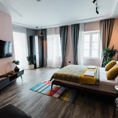 Square 19-boutique 3* Novi Sad